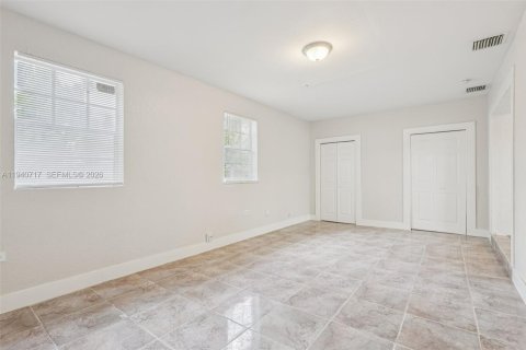 Casa en venta en Miami Gardens, Florida, 3 dormitorios № 2000215 - foto 17