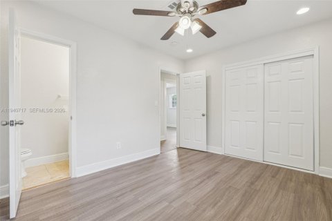 Casa en venta en Miami Gardens, Florida, 3 dormitorios № 2000215 - foto 29