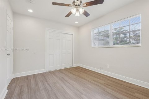 Casa en venta en Miami Gardens, Florida, 3 dormitorios № 2000215 - foto 30