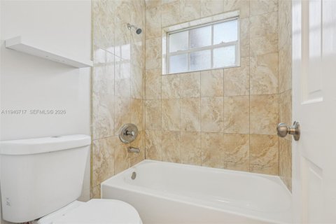 Casa en venta en Miami Gardens, Florida, 3 dormitorios № 2000215 - foto 22