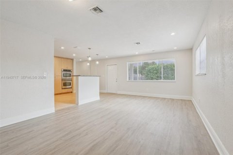 Casa en venta en Miami Gardens, Florida, 3 dormitorios № 2000215 - foto 5