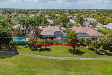 Casa en venta en Pembroke Pines, Florida, 5 dormitorios, 375.88 m2 № 1698900 - foto 5