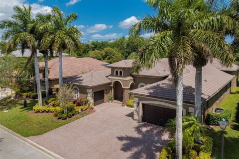 Casa en venta en Pembroke Pines, Florida, 5 dormitorios, 375.88 m2 № 1698900 - foto 1