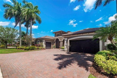 Casa en venta en Pembroke Pines, Florida, 5 dormitorios, 375.88 m2 № 1698900 - foto 3
