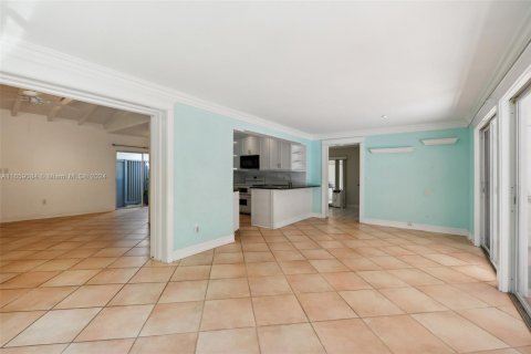 House in Key Biscayne, Florida 4 bedrooms, 170.1 sq.m. № 1695639 - photo 8