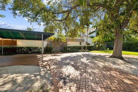 House in Key Biscayne, Florida 4 bedrooms, 170.1 sq.m. № 1695639 - photo 3