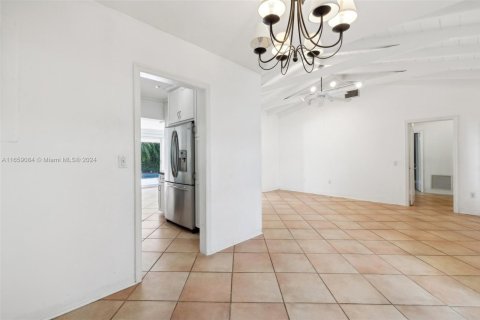 House in Key Biscayne, Florida 4 bedrooms, 170.1 sq.m. № 1695639 - photo 7