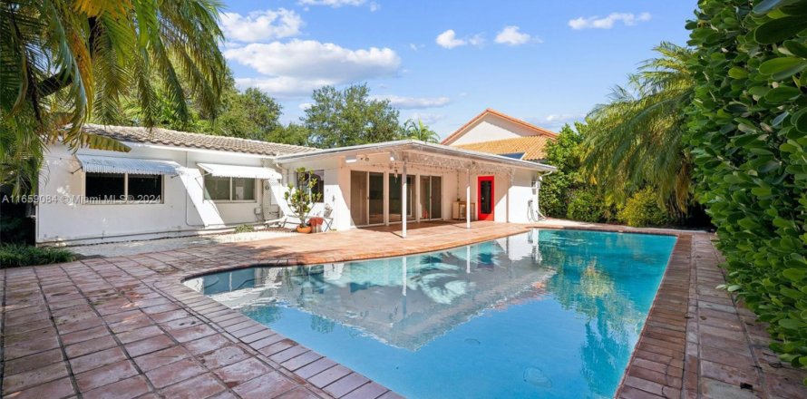 House in Key Biscayne, Florida 4 bedrooms, 170.1 sq.m. № 1695639