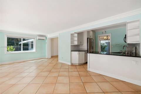 House in Key Biscayne, Florida 4 bedrooms, 170.1 sq.m. № 1695639 - photo 5