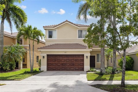 House in Weston, Florida 5 bedrooms, 234.67 sq.m. № 2002858
