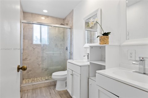 Casa en venta en Weston, Florida, 5 dormitorios, 234.67 m2 № 2002858 - foto 20