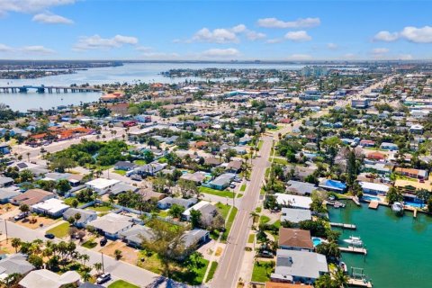 House in Saint Pete Beach, Florida 3 bedrooms, 126.9 sq.m. № 1835678 - photo 22