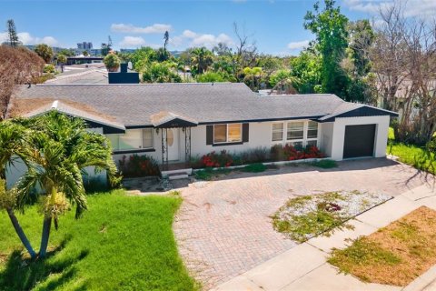 House in Saint Pete Beach, Florida 3 bedrooms, 126.9 sq.m. № 1835678 - photo 23