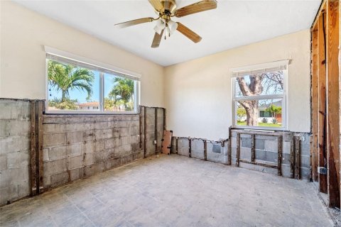House in Saint Pete Beach, Florida 3 bedrooms, 126.9 sq.m. № 1835678 - photo 11