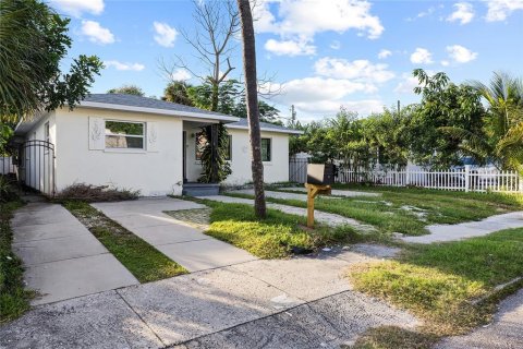 Villa ou maison à vendre à Saint Petersburg, Floride: 5 chambres, 199.09 m2 № 2427064 - photo 2
