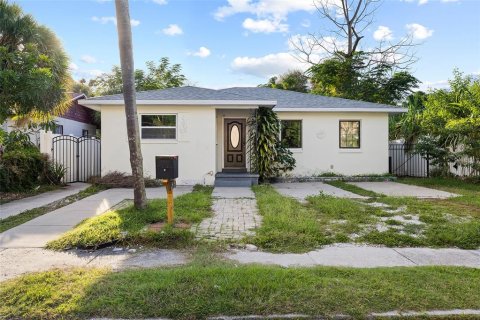 Villa ou maison à Saint Petersburg, Floride 5 chambres, 199.09 m2 № 2427064
