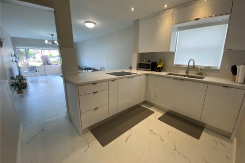 Appartement à louer à Miami, Floride: 1 chambre, 66.43 m2 № 2002139 - photo 4