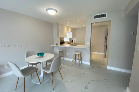 Appartement à louer à Miami, Floride: 1 chambre, 66.43 m2 № 2002139 - photo 3