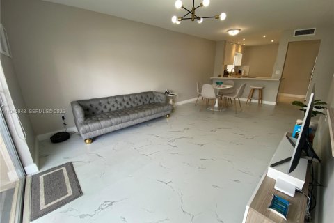 Appartement à louer à Miami, Floride: 1 chambre, 66.43 m2 № 2002139 - photo 2