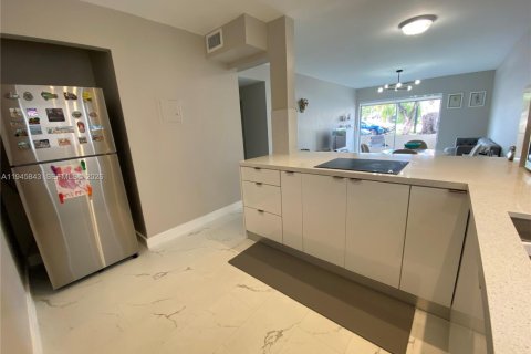 Appartement à louer à Miami, Floride: 1 chambre, 66.43 m2 № 2002139 - photo 5