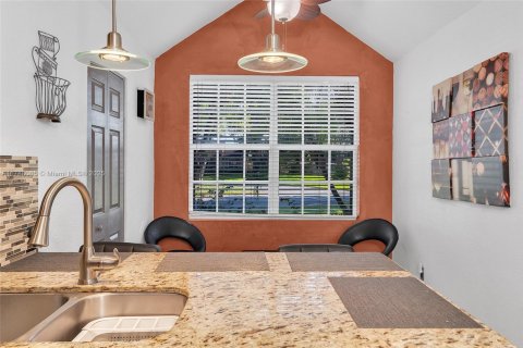 Casa en venta en Miami, Florida, 3 dormitorios, 125.6 m2 № 1704995 - foto 13