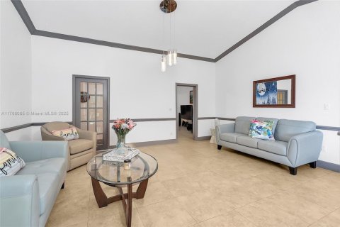 Casa en venta en Miami, Florida, 3 dormitorios, 125.6 m2 № 1704995 - foto 5
