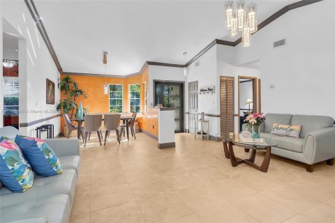 Casa en venta en Miami, Florida, 3 dormitorios, 125.6 m2 № 1704995 - foto 4