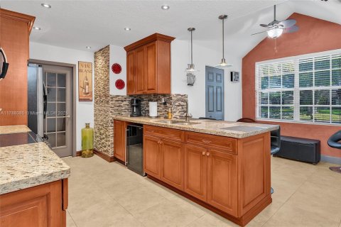 Casa en venta en Miami, Florida, 3 dormitorios, 125.6 m2 № 1704995 - foto 10