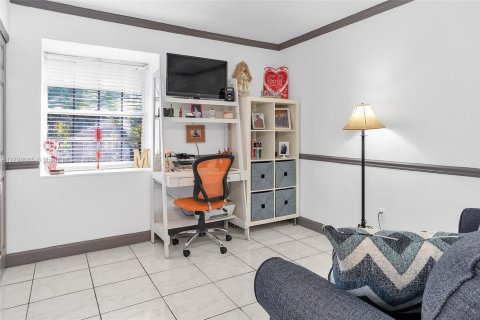Casa en venta en Miami, Florida, 3 dormitorios, 125.6 m2 № 1704995 - foto 28
