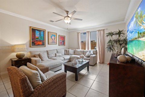 House in Cutler Bay, Florida 5 bedrooms, 270.9 sq.m. № 1990214 - photo 8