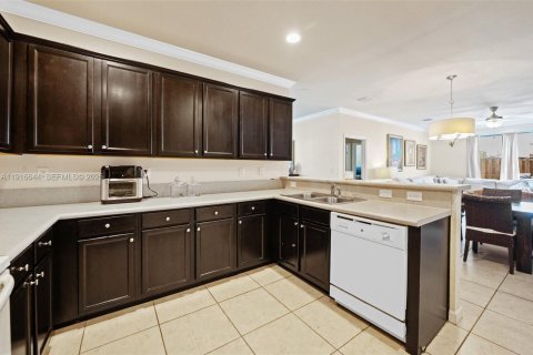 House in Cutler Bay, Florida 5 bedrooms, 270.9 sq.m. № 1990214 - photo 14