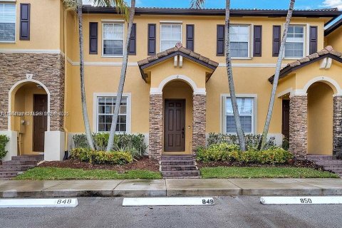 Touwnhouse à vendre à Cutler Bay, Floride: 3 chambres, 143.26 m2 № 1979334 - photo 1