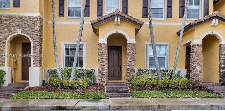 Touwnhouse à Cutler Bay, Floride 3 chambres, 143.26 m2 № 1979334