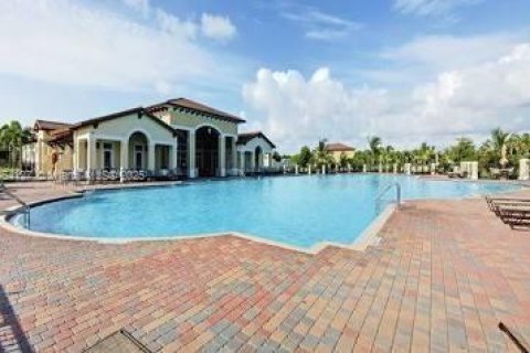 Touwnhouse à vendre à Cutler Bay, Floride: 3 chambres, 143.26 m2 № 1979334 - photo 2