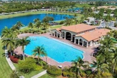 Touwnhouse à vendre à Cutler Bay, Floride: 3 chambres, 143.26 m2 № 1979334 - photo 3