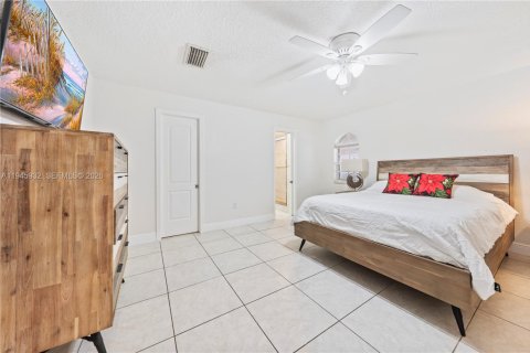 House in Miami, Florida 3 bedrooms, 136.57 sq.m. № 2003583 - photo 13