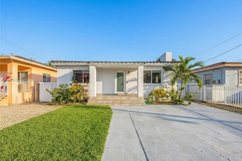House in Miami, Florida 3 bedrooms, 136.57 sq.m. № 2003583