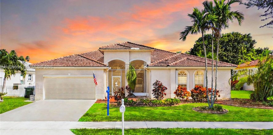 House in Homestead, Florida 5 bedrooms, 228.54 sq.m. № 1987353