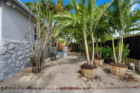 House in Hallandale Beach, Florida 5 bedrooms, 173.36 sq.m. № 2267954 - photo 12