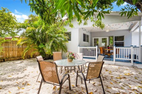 House in Hallandale Beach, Florida 5 bedrooms, 173.36 sq.m. № 2267954 - photo 17