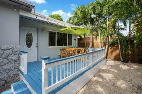 House in Hallandale Beach, Florida 5 bedrooms, 173.36 sq.m. № 2267954 - photo 10