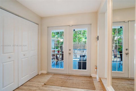 House in Hallandale Beach, Florida 5 bedrooms, 173.36 sq.m. № 2267954 - photo 15