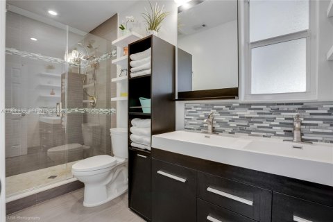 House in Hallandale Beach, Florida 5 bedrooms, 173.36 sq.m. № 2267954 - photo 19