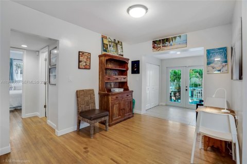 House in Hallandale Beach, Florida 5 bedrooms, 173.36 sq.m. № 2267954 - photo 13