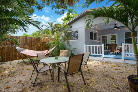 House in Hallandale Beach, Florida 5 bedrooms, 173.36 sq.m. № 2267954 - photo 25