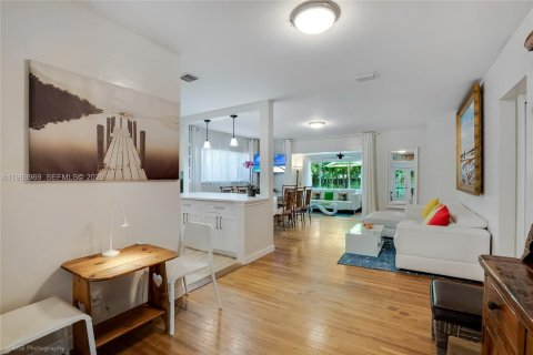 House in Hallandale Beach, Florida 5 bedrooms, 173.36 sq.m. № 2267954 - photo 6