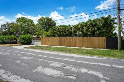House in Hallandale Beach, Florida 5 bedrooms, 173.36 sq.m. № 2267954 - photo 30