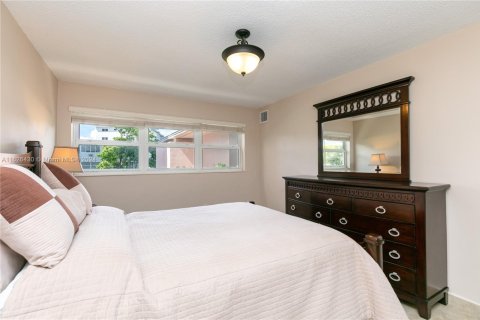 Condo in Hallandale Beach, Florida, 1 bedroom  № 1980962 - photo 24