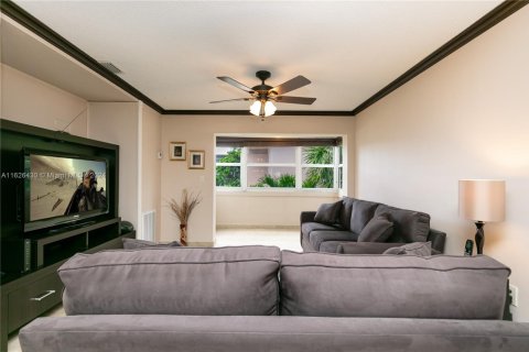 Condo in Hallandale Beach, Florida, 1 bedroom  № 1980962 - photo 20