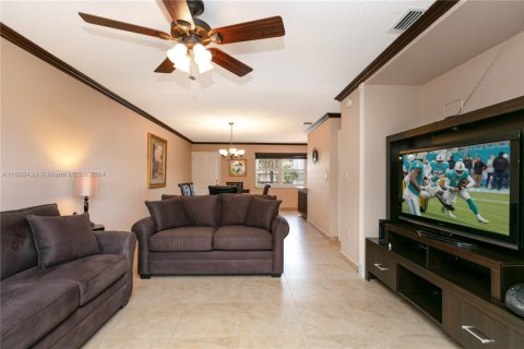 Condo in Hallandale Beach, Florida, 1 bedroom  № 1980962 - photo 18